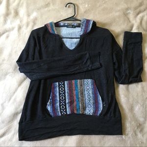 Long sleeved shirt with hood and kangaroo pocket